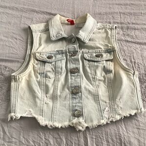 H&M Divided Distressed Denim Vest 🍷